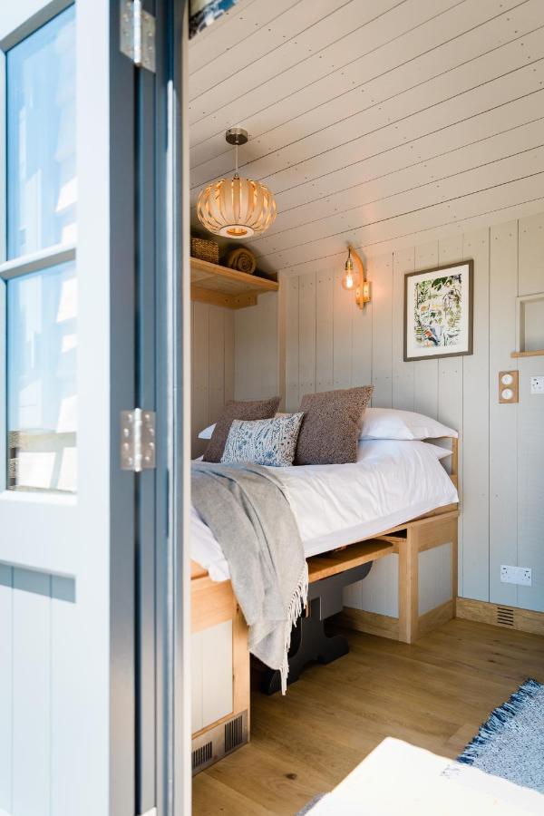 Boutique Cornish Shepherd'S Hut With Hot Tub 론서스턴 외부 사진