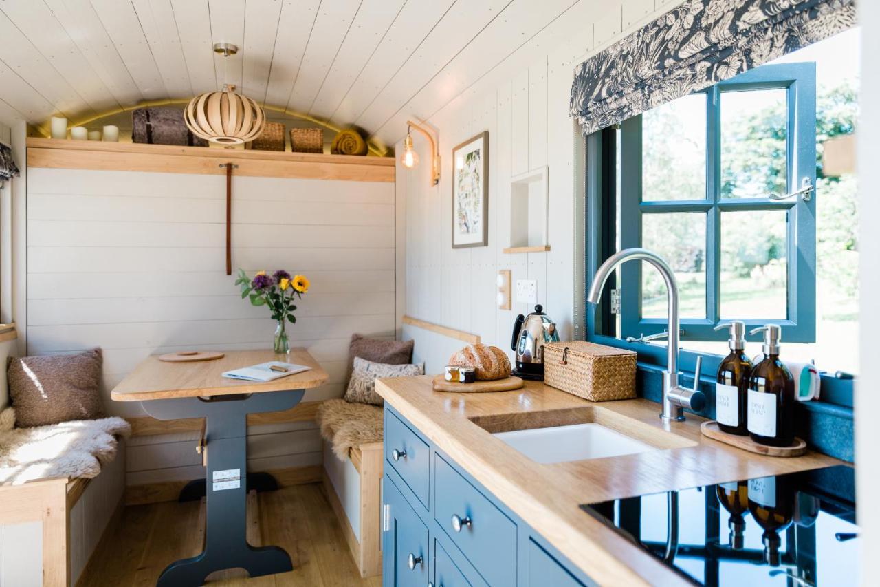 Boutique Cornish Shepherd'S Hut With Hot Tub 론서스턴 외부 사진